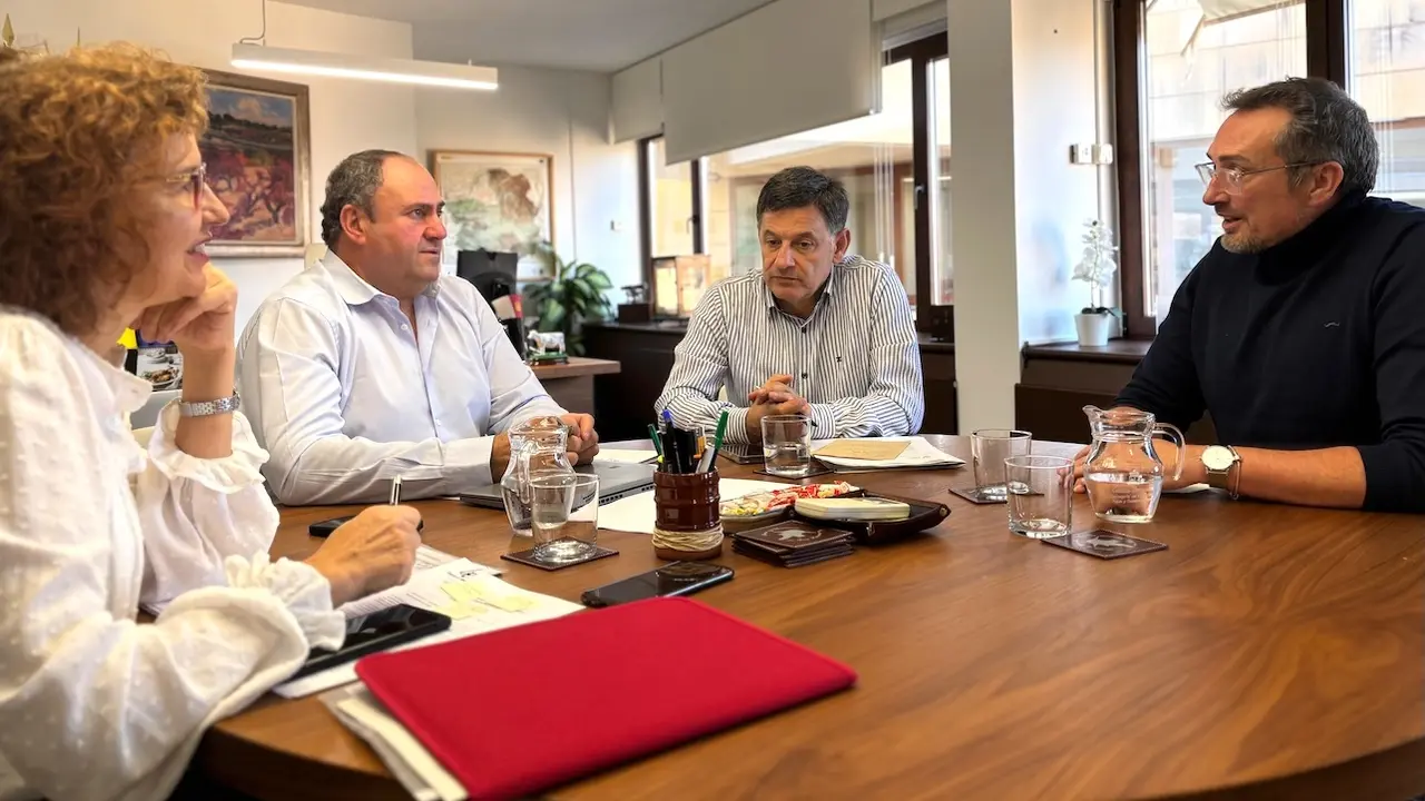 El secretario general de UPA en Castilla-La Mancha, Julián Morcillo, durante la reunión con el consejero de Agricultura, Ganadería y Desarrollo Rural, Julián Martínez Lizán