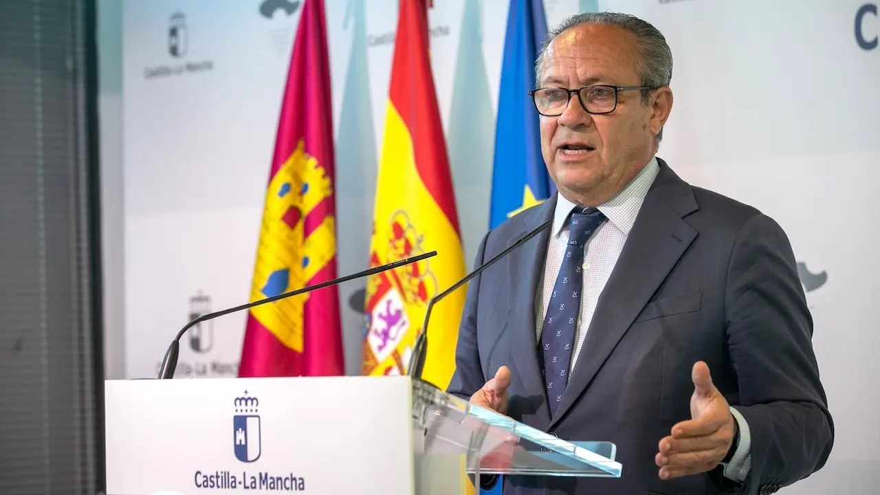 El consejero de Hacienda, Administraciones Públicas y Transformación Digital, Juan Alfonso Ruiz Molina, ha informado de la adjudicación de plazas de los procesos selectivos correspondientes a las Ofertas de Empleo Público de 2021 y 2022 en Administración General