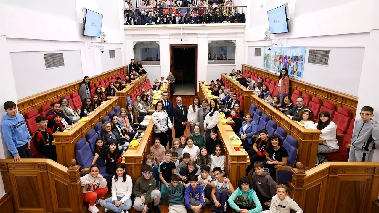 Las Cortes de Castilla-La Mancha han celebrado un pleno infantil coincidiendo con el Día Mundial de la Infancia