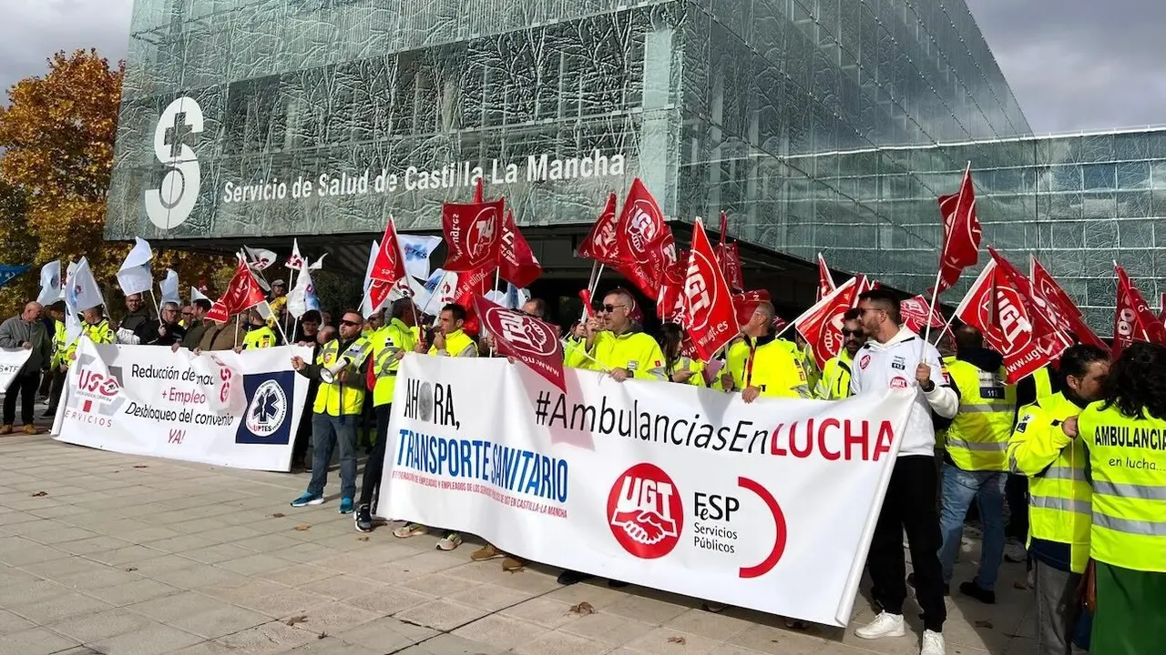 Sindicatos reclaman mejorar el contrato del transporte sanitario y reducir las jornadas