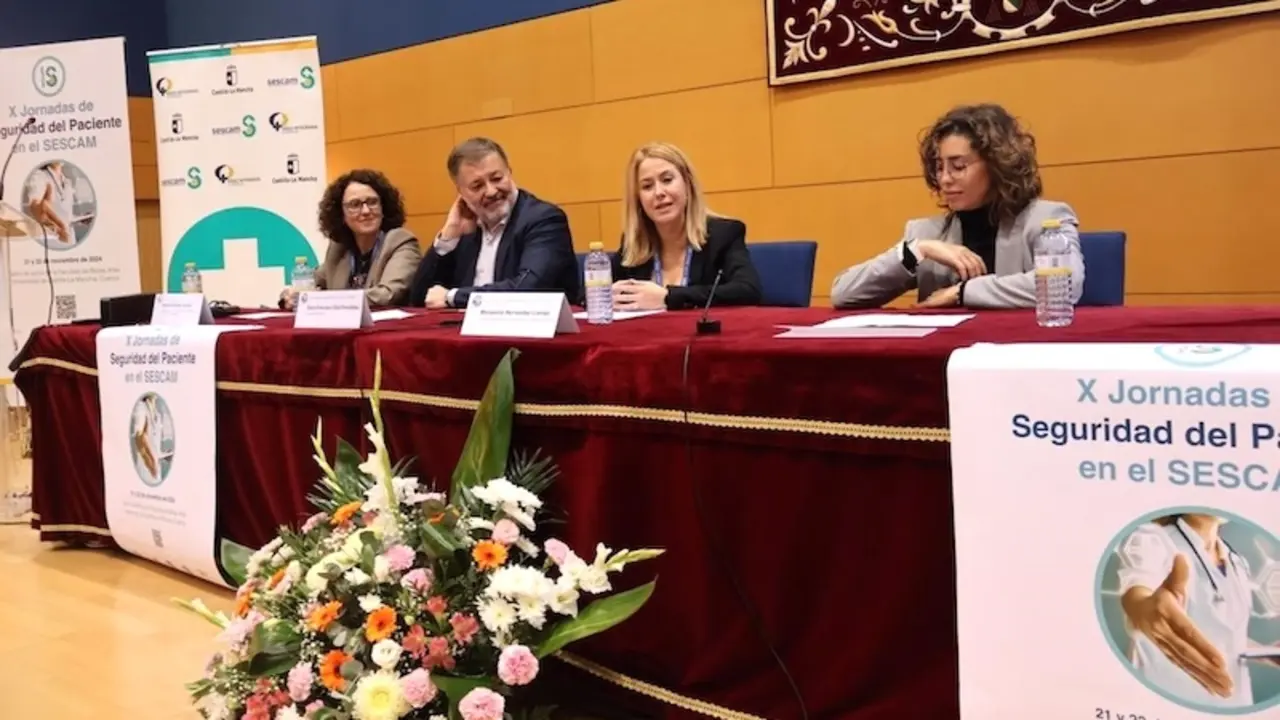 La directora general de Cuidados y Calidad del SESCAM, Montserrat Hernández, ha inaugurado en Cuenca la X Jornada de Seguridad del Paciente