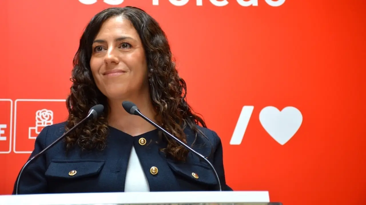 La portavoz del PSOE en el Ayuntamiento de Toledo, Noelia de la Cruz, en rueda de prensa