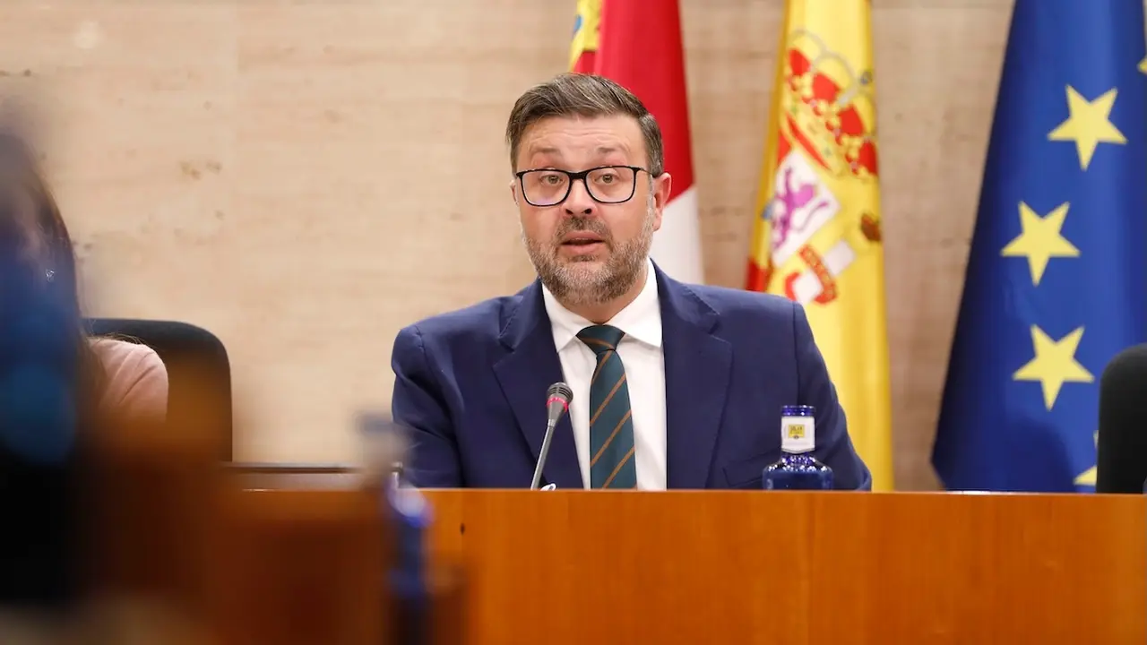 El consejero de Educación, Cultura y Deportes de Castilla-La Mancha, Amador Pastor, durante su comparecencia en la Comisión de Economía y Presupuestos de las Cortes regionales