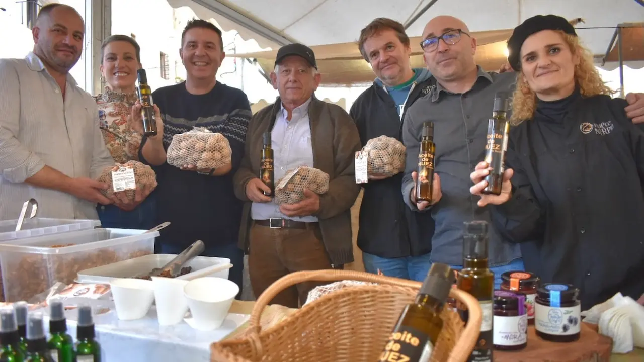 El presidente de la Diputación de Albacete, Santiago Cabañero, ha asistido a la Feria de la Nuez y Productos Tradicionales de Nerpio