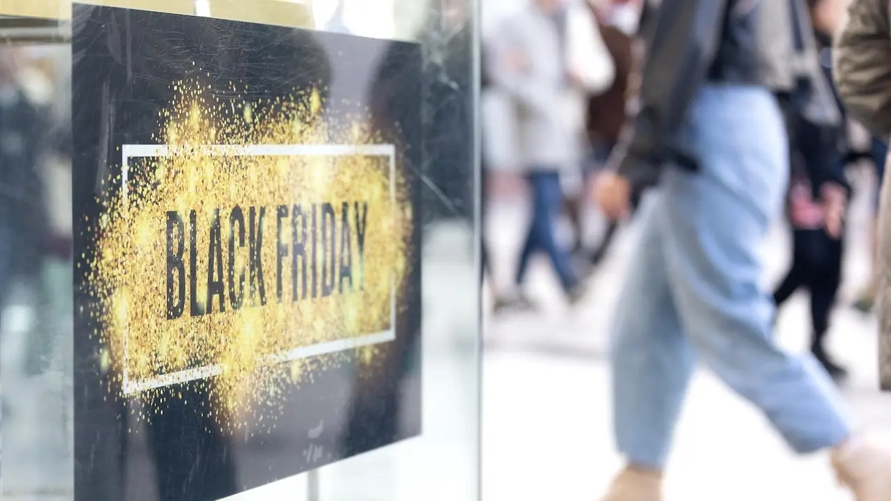 Consejos ante el 'Black Friday': evitar descuentos engañosos y elegir formas de pago seguras