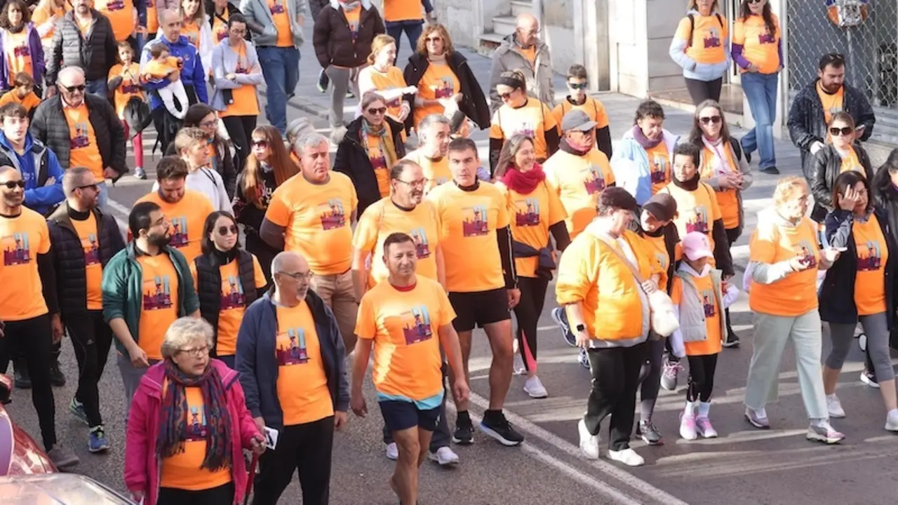 Guadalajara visibiliza la violencia contra la mujer con una marcha popular y la suelta de 41 globos blancos