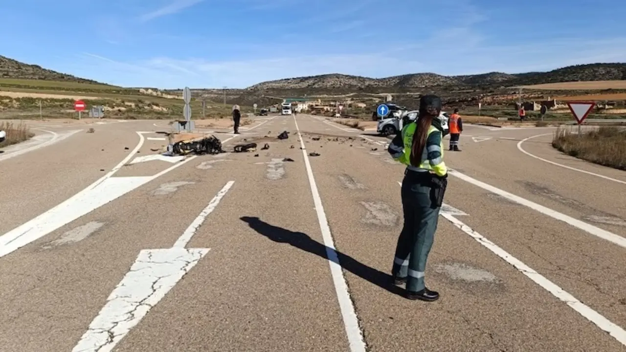 motorista, moto, accidente de tráfico, choque, colisión,