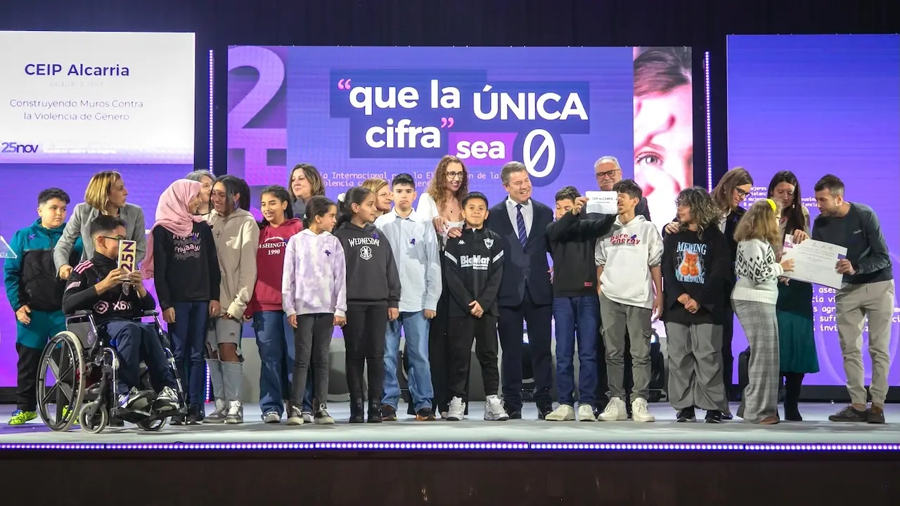 El presidente de Castilla-La Mancha, Emiliano García-Page, ha presidido en Munera (Albacete), el acto institucional con motivo del Día Internacional para la Eliminación de la Violencia hacia las Mujeres (25N)