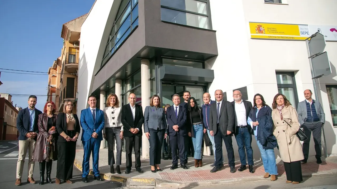 El presidente de Castilla-La Mancha, Emiliano García-Page, ha inaugurado en Villarrobledo (Albacete) la Oficina de Orientación, Formación y Empleo de la Junta y la Oficina de Prestación del Servicio Público de Empleo Estatal (SEPE)