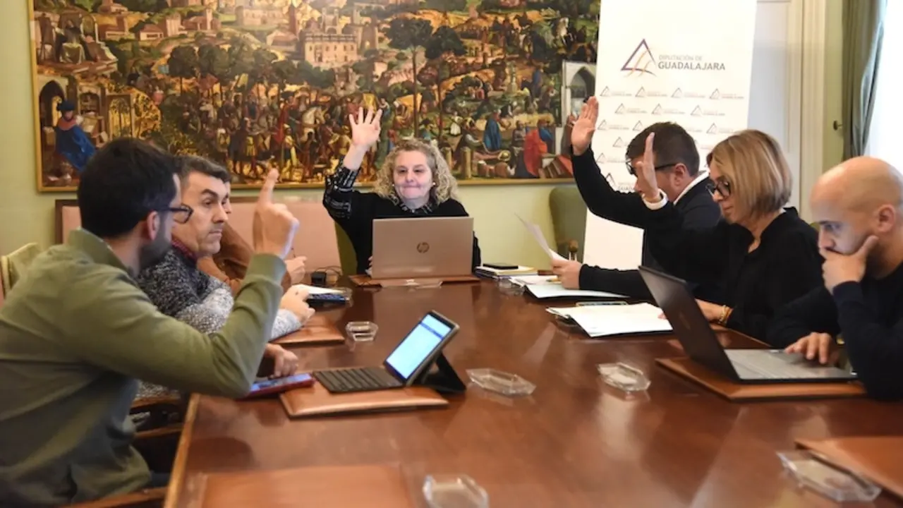 En la imagen un instante de la reunión de la Junta de Gobierno de la Diputación de Guadalajara