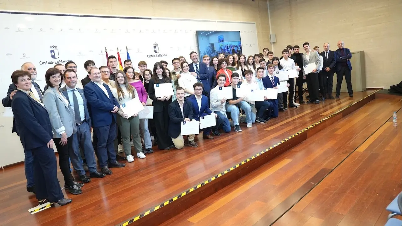 El consejero de Educación, Cultura y Deportes, Amador Pastor, ha entregado los Premios Extraordinarios de ESO, Bachillerato y Enseñanzas Artísticas Profesionales 2023-2024