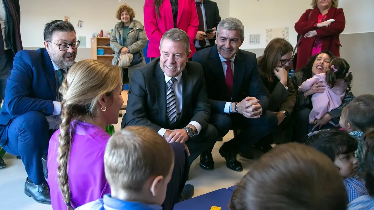 El presidente de Castilla-La Mancha, Emiliano García-Page, ha inaugurado la Escuela Infantil “El jardín de los Infantes” de Escalona (Toledo)