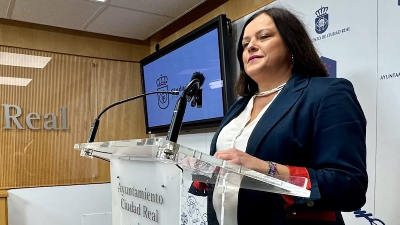 La concejala de Festejos de Ciudad Real, Fátima de la Flor, ha informado sobre el programa de Navidad