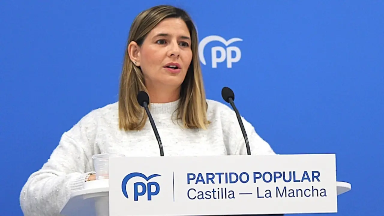 La secretaria general del PP de Castilla-La Mancha y portavoz parlamentaria, Carolina Agudo, durante la rueda de prensa que ha ofrecido en la sede de los 'populares' en Toledo