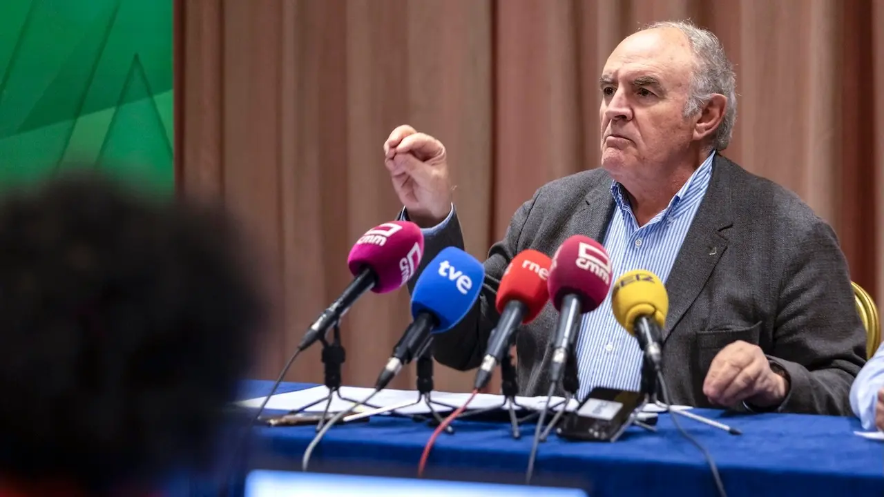 El presidente de Asaja Castilla-La Mancha, José María Fresneda, ha informado en rueda de prensa los detalles de la movilización convocada para el 17 de diciembre en Toledo - EFE/Ángeles Visdómine