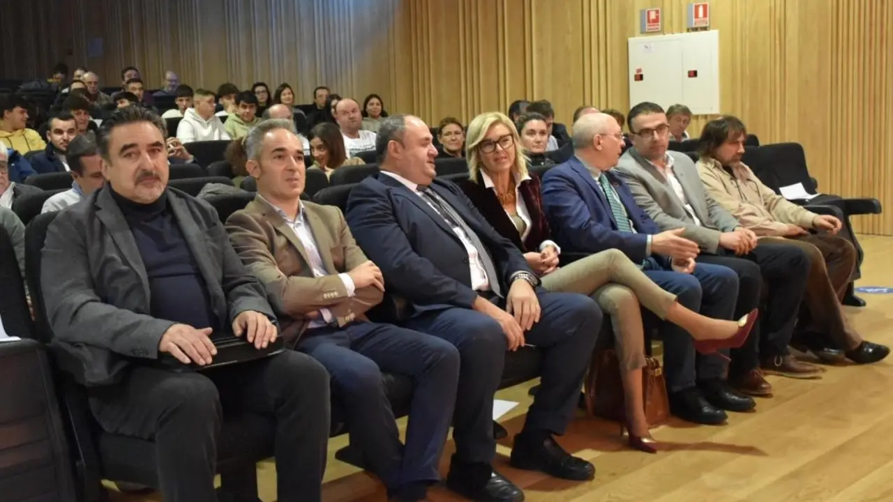 El consejero de Agricultura, Ganadería y Desarrollo Rural, Julián Martínez Lizán, ha participado en la Jornada sobre ‘El papel de las Escuelas de Pastores en la ganadería sostenible del siglo XXI’ celebrada en Cuenca