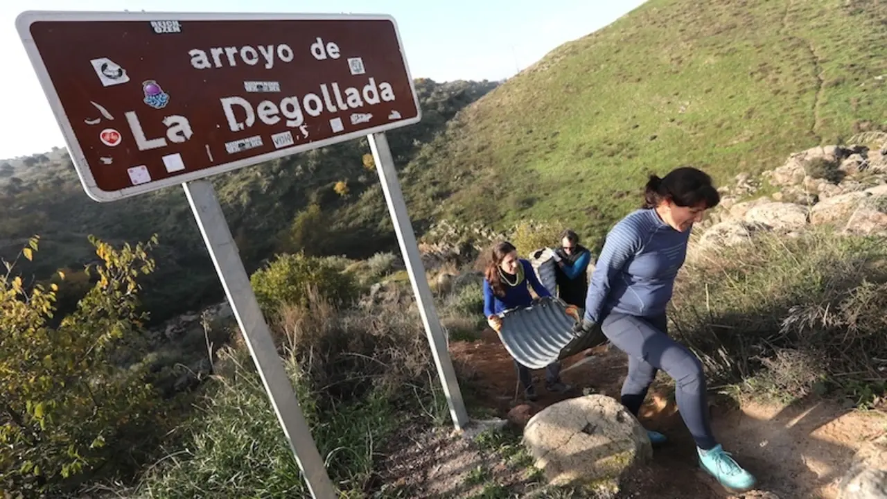 La jornada de basuraleza en Toledo recoge más de mil kilos de chapas arrastradas