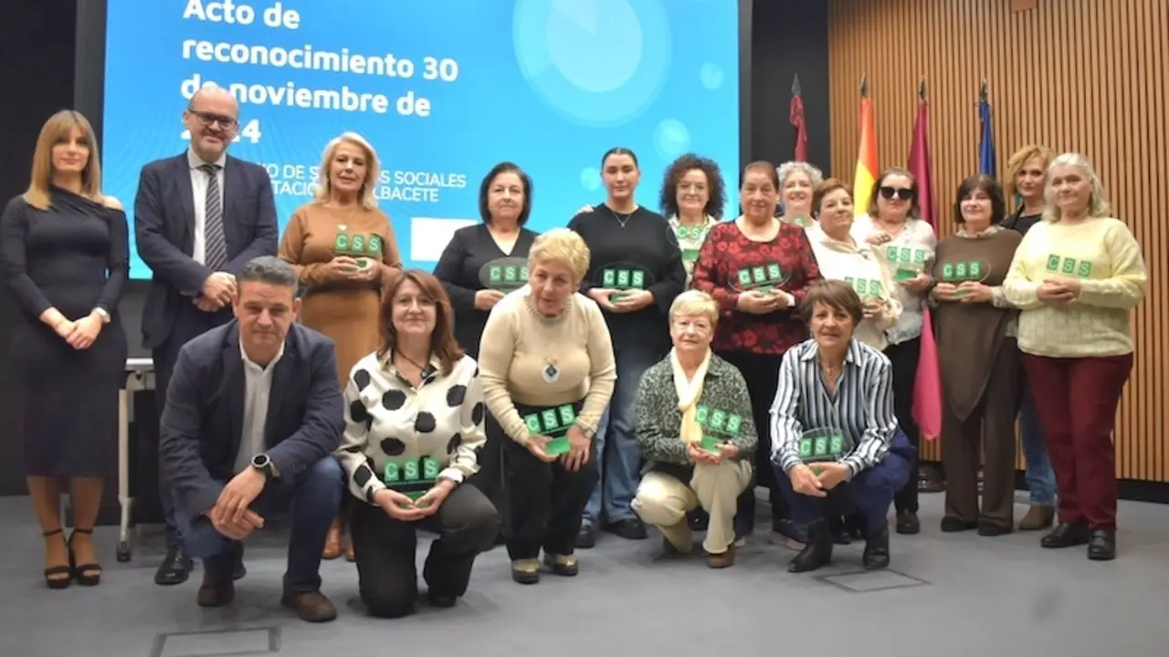 Las auxiliares de Servicios Sociales de Albacete, homenajeadas de la Diputación por su labor