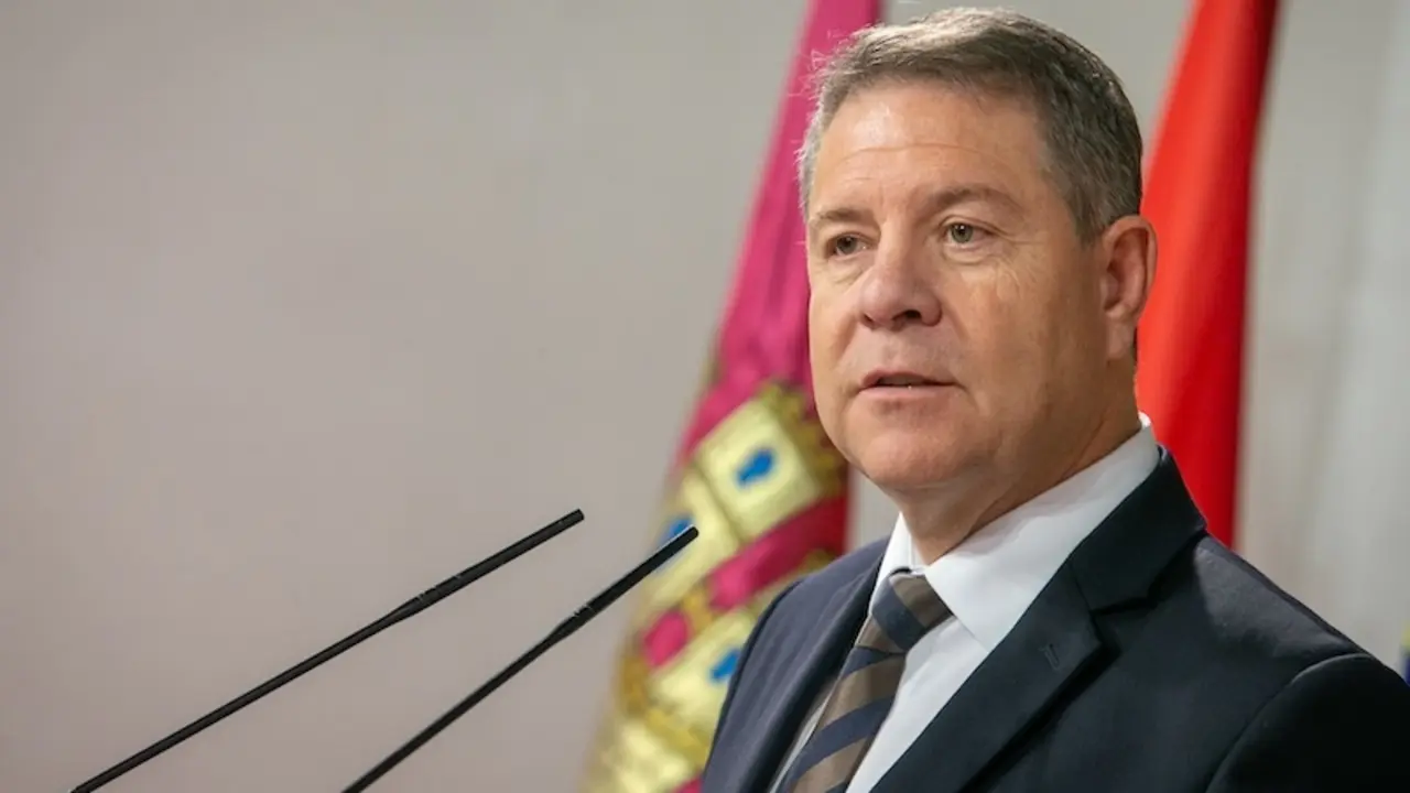 El jefe del Ejecutivo regional, Emiliano García-Page, ha presidido, en el Palacio de Fuensalida de Toledo, el acto de presentación y firma del Programa de Apoyo Activo al Empleo de Castilla-La Mancha 2025