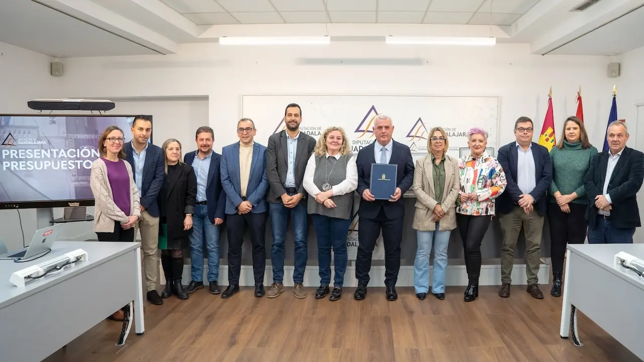 El presidente de la Diputación de Guadalajara, José Luis Vega, ha informado junto a su equipo de gobierno del proyecto de presupuestos para 2025