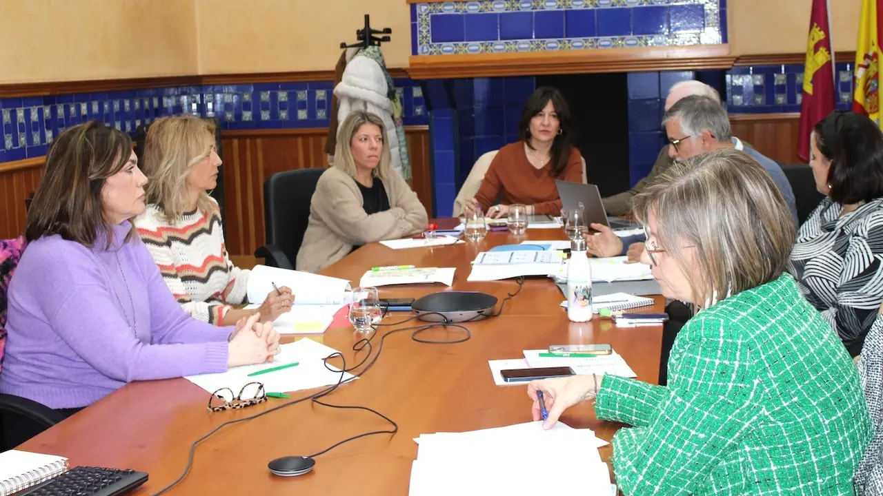 La delegada de la Junta en Ciudad Real, Blanca Fernández, ha presidido la reunión de la comisión de seguimiento de los ODS Agenda 2030