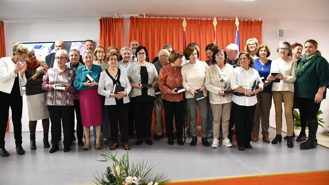 El vicepresidente primero del Gobierno regional, José Luis Martínez Guijarro, ha asistido, en Cuenca, al acto conmemorativo por el 50 aniversario de la residencia de mayores ‘Las Hoces’