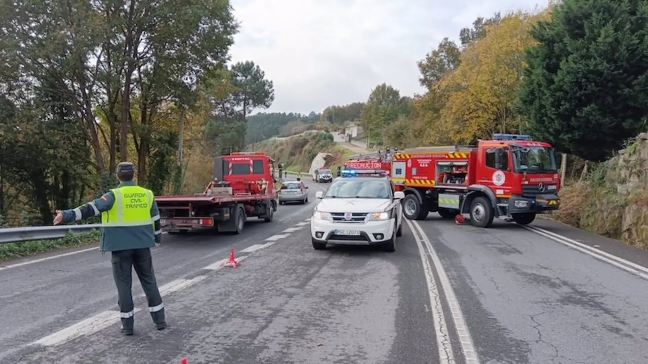 accidente de tráfico, choque, colisión, Guardia Civil, salida de vía, salirse de la vía