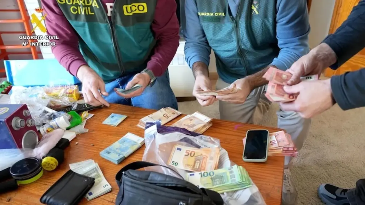 Detenidos siete miembros de una banda que arrancaban cajeros usando camiones