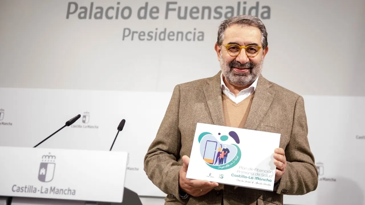 El consejero de Sanidad de Castilla-La Mancha, Jesús Fernández Sanz, ha informado en rueda de prensa de los asuntos de su departamento abordados en el Consejo de Gobierno