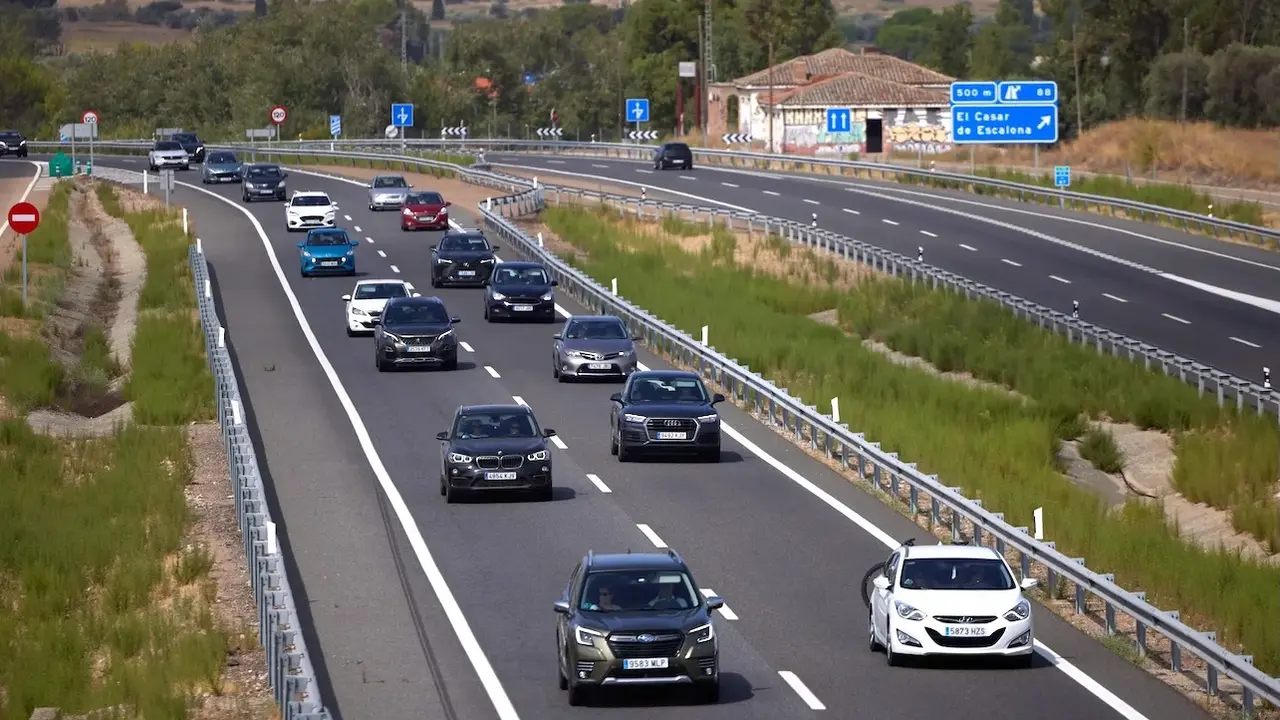 La DGT prevé 980.000 desplazamientos por carreteras de CLM en el puente de diciembre - EFE/Manu Reino, tráfico, carretera, circulación, retenciones,