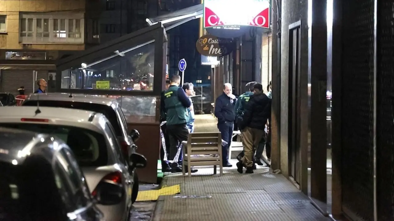 Matan a tiros a un hombre en un bar y buscan a dos implicados huidos en patinete, tiroteo, reyerta, cadáver