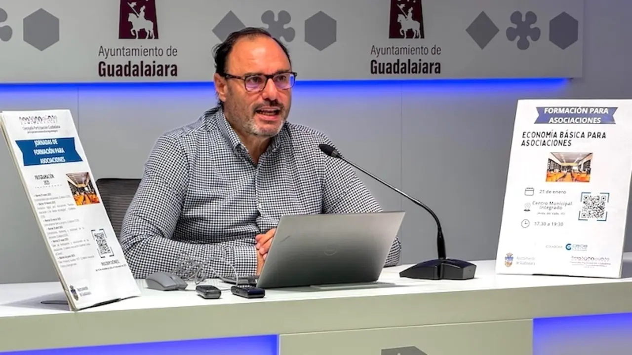 El concejal de Participación Ciudadana, Roberto Narro, ha presentado el programa de formación para asociaciones
