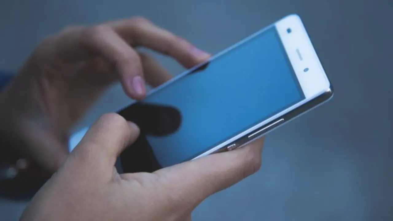 Llamadas y SMS con el número oficial del banco: así han robado 70.000 euros a una abogada, teléfono, móvil,