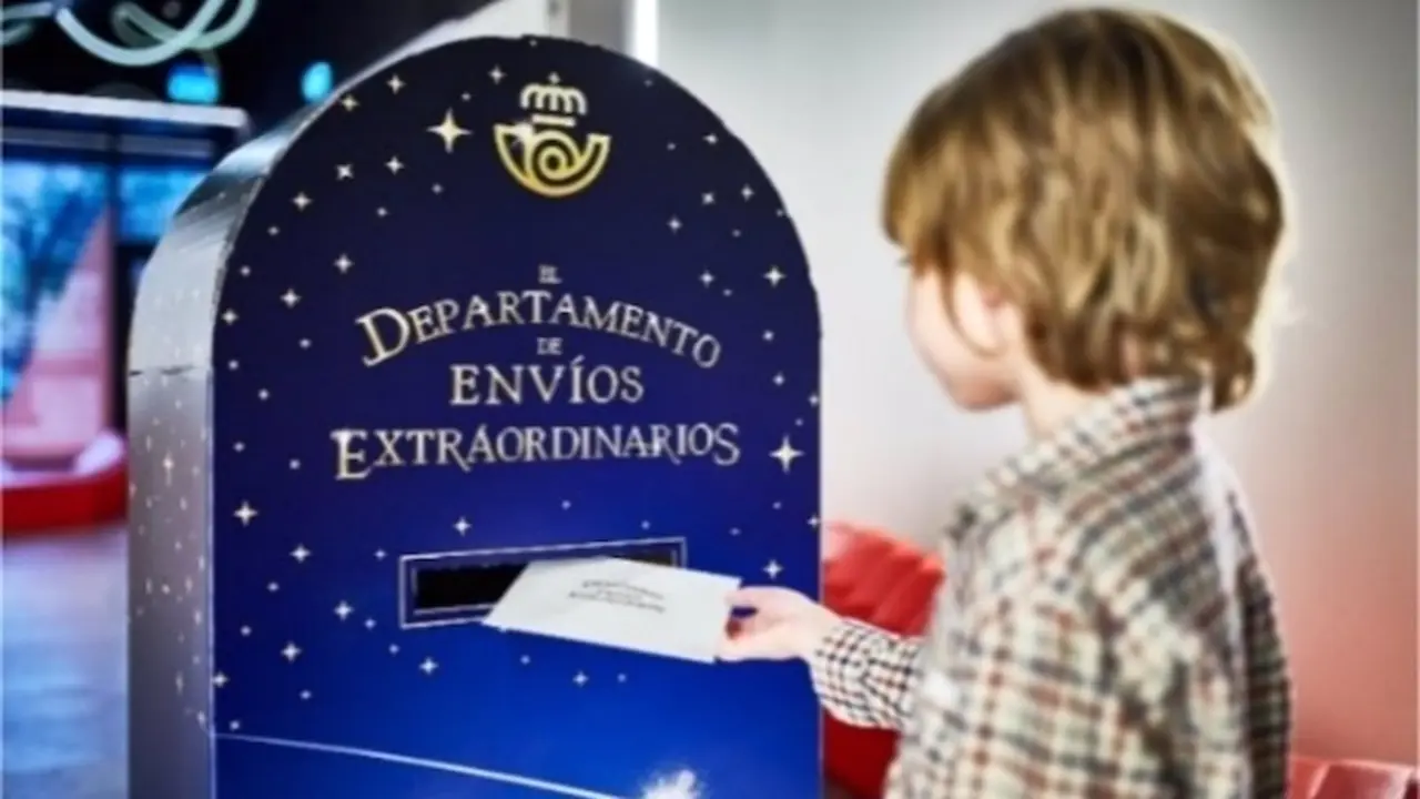 Correos instala buzones mágicos para enviar las cartas a Papá Noel y los Reyes Magos