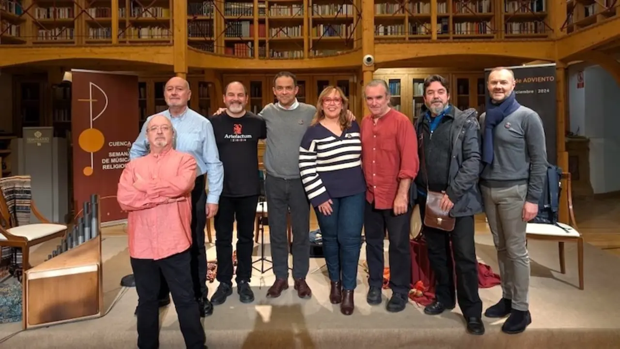 La viceconsejera de Cultura y Deportes, Carmen Teresa Olmedo, durante su asistencia al concierto ´Artefactum´ dentro del Ciclo de Adviento de la Semana de Música Religiosa que se está celebrando en la ciudad de Cuenca