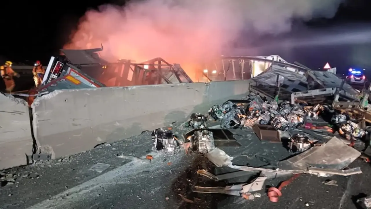 Muere un conductor tras salirse de la vía su camión e incendiarse en la A-3