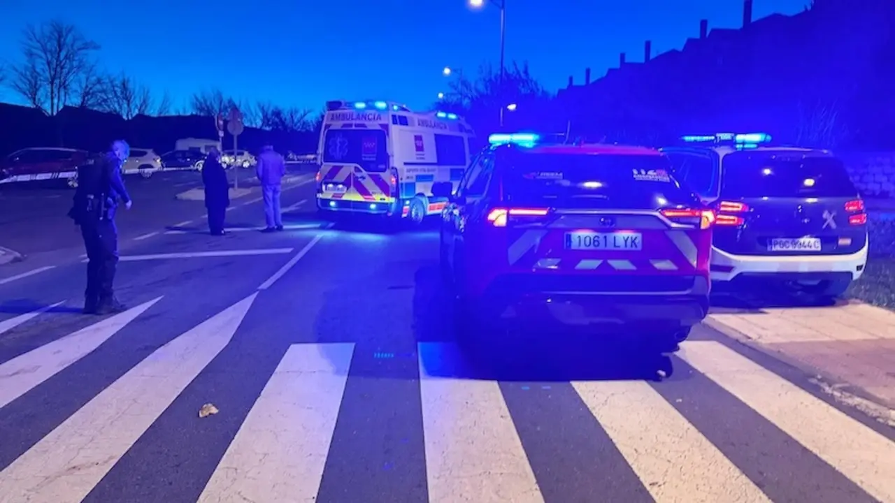 Muere una mujer atropellada por un turismo cuando cruzaba un paso de peatones, atropello, ambulancia, cadáver, reyerta, tiroteo, violencia, accidente, Guardia Civil