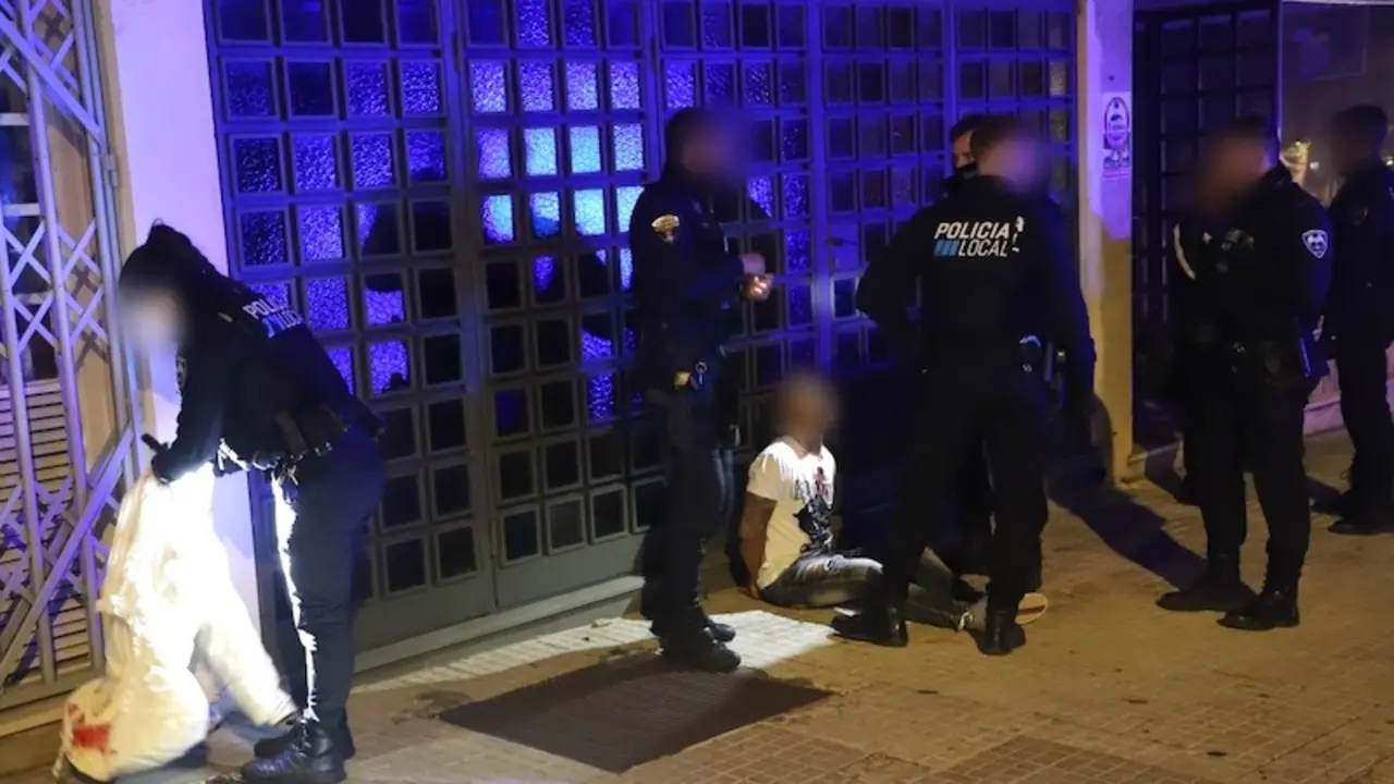 policía, cadáver, reyerta, asesinato, crimen,