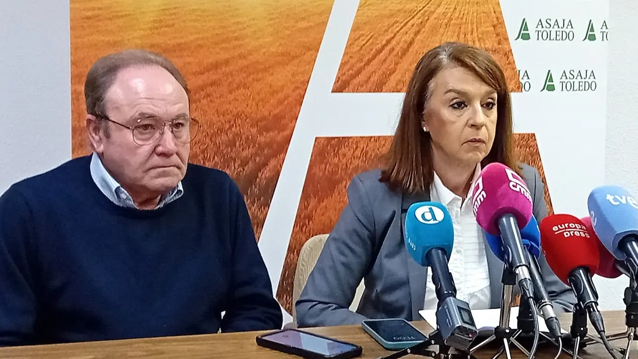 La presidenta de ASAJA Toledo, Blanca Corroto, durante la rueda de prensa que ha ofrecido para informar de la movilización del próximo 17 de diciembre en la capital regional