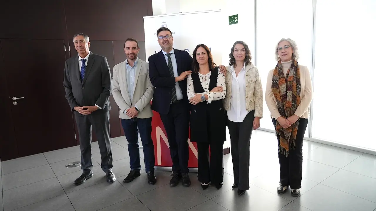El consejero de Educación, Cultura y Deportes de Castilla-La Mancha, Amador Pastor, durante la visita que ha realizado a la sede de la Agencia de Investigación e Innovación