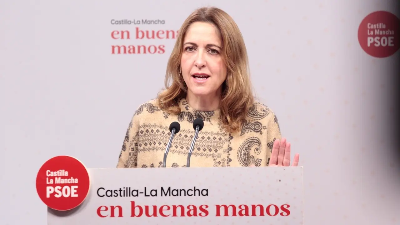 La eurodiputada y portavoz del PSOE de Castilla-La Mancha, Cristina Maestre, durante la rueda de prensa que ha ofrecido en la sede de los socialistas en Toledo