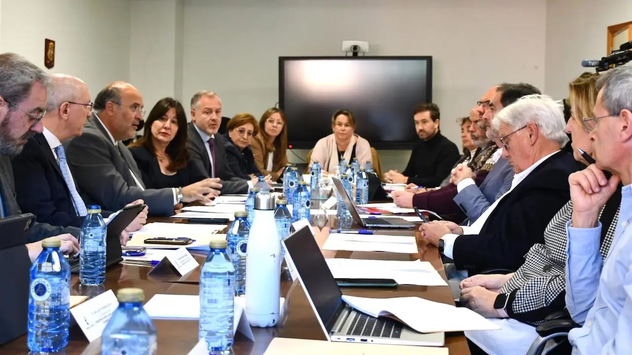 El vicepresidente primero del Gobierno de Castilla-La Mancha, José Luis Martínez Guijarro, ha presidido el Consejo Regional de Despoblación, celebrado en Ciudad Real