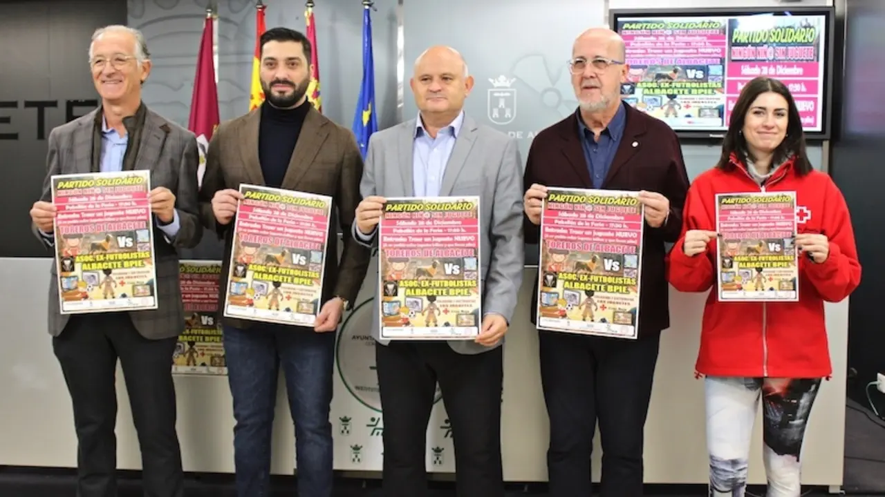 El partido entre toreros y exfutbolistas en Albacete recogerá juguetes el día 28