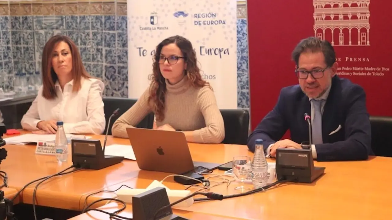 La directora general de Asuntos Europeos del Gobierno de Castilla-La Mancha, Nazareth Rodrigo, en la clausura del tercer curso de formación continua sobre la UE