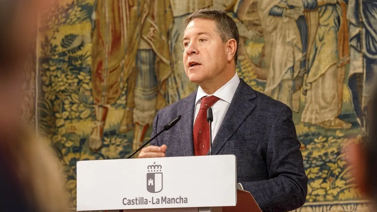 El presidente de regional, Emiliano García-Page, ha presidido en el Palacio de Fuensalida de Toledo la firma de la declaración institucional para iniciar la concertación del ‘Acuerdo por el Crecimiento Económico y Social: Castilla-La Mancha, Horizonte 2030’