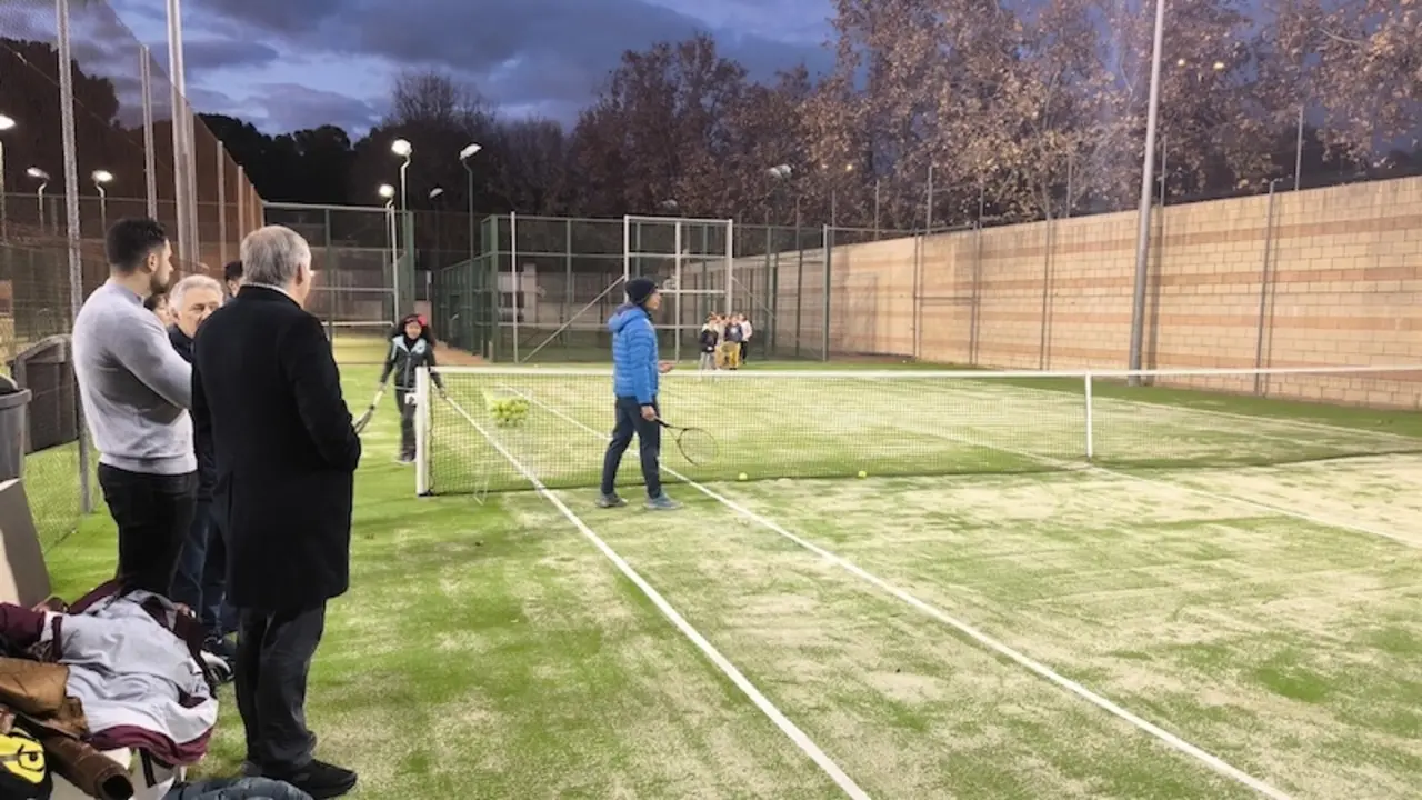 La Escuela de Tenis de Ciudad Real estrena dos nuevas pistas de césped artificial