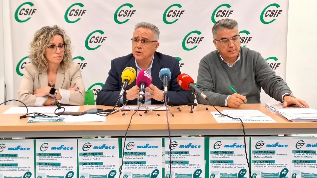 El presidente de CSIF Castilla-La Mancha, Lorenzo Domínguez, durante la rueda de prensa que ha ofrecido para informar de las movilizaciones en defensa de Muface