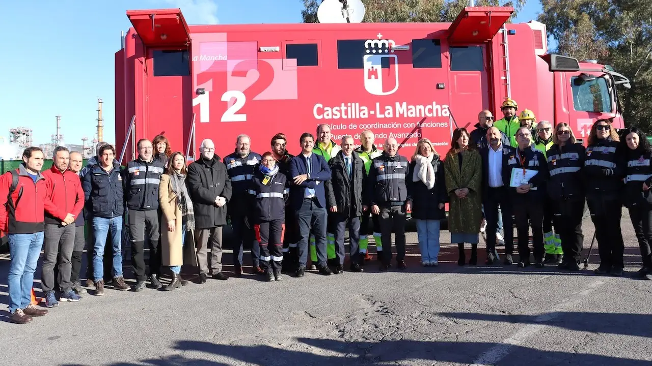 El vicepresidente segundo del Gobierno de Castilla-La Mancha, José Manuel Caballero, ha asistido al simulacro de emergencia del complejo petroquímico de Puertollano (Ciudad Real)