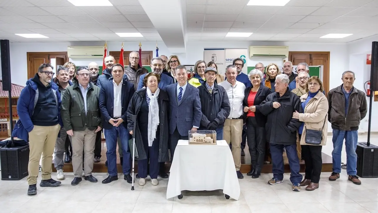 El presidente de Castilla-La Mancha, Emiliano García-Page, ha asistido a la presentación del proyecto de obras de ampliación y reforma del Centro de Salud de Cardenete (Cuenca)