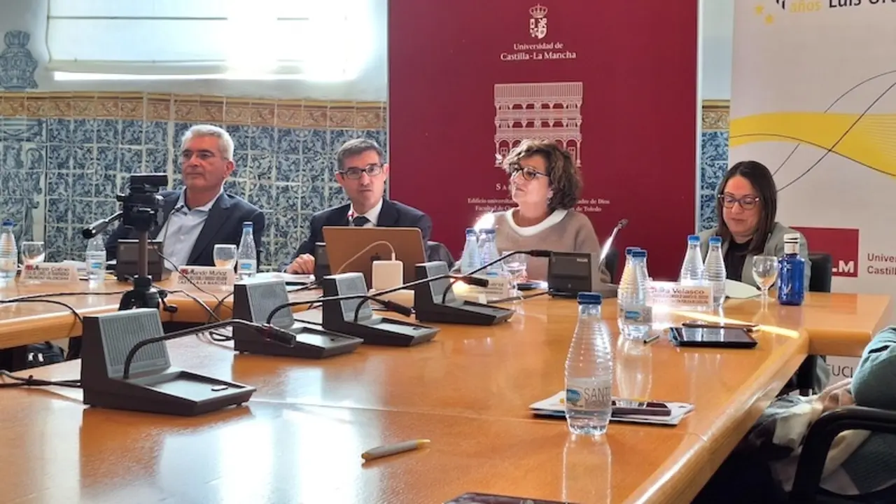 El presidente del Consejo de Transparencia de Castilla-La Mancha, Fernando Muñoz, een la jornada final del Curso de Especialización de Gobierno Abierto organizado por la cátedra de Gobierno Abierto de la UCLM bajo el título&nbsp;“La transparencia en España, 10 años después”